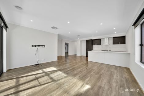 Property photo of 20 Firecrest Way Cranbourne South VIC 3977