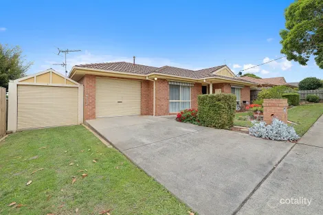 4 FLORIS AVE, DROUIN, VIC 3818