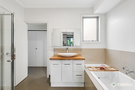 Property photo of 1/26 Clairview Road Deer Park VIC 3023