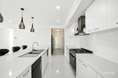 Property photo of 5 Truffle Circuit Manor Lakes VIC 3024