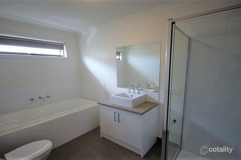 Property photo of 16 Gully Way Craigieburn VIC 3064