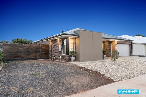 Property photo of 81 Rowling Street Fraser Rise VIC 3336