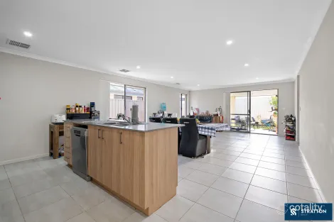 Property photo of 17 Pierrepoint Loop Champion Lakes WA 6111