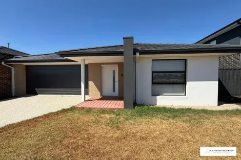 10 Trellis Gr, Rockbank, VIC 3335