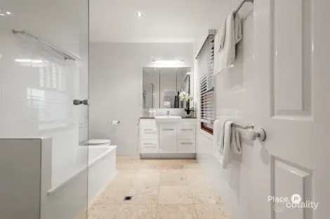 Property photo of 33 Barchester Street Sherwood QLD 4075