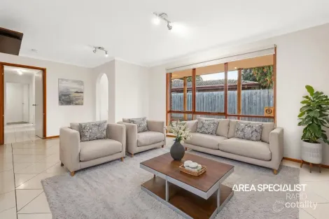 Property photo of 31 Strong Drive Hampton Park VIC 3976