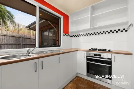 Property photo of 31 Strong Drive Hampton Park VIC 3976