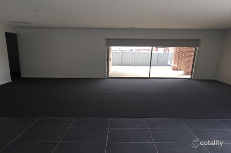 Property photo of 3 Stark Circuit Cranbourne East VIC 3977