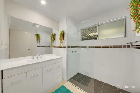 Property photo of 193 Sun Valley Road Kin Kora QLD 4680