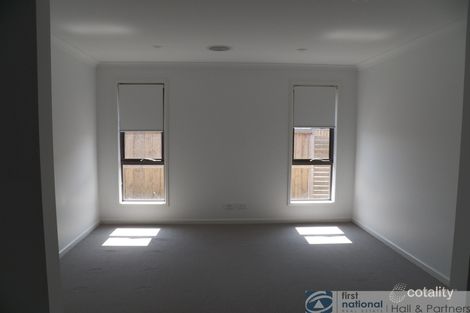 Property photo of 10 Solar Close Cranbourne East VIC 3977