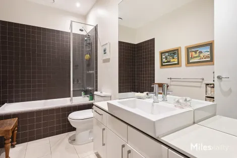 Property photo of 8/125 Main Drive Macleod VIC 3085