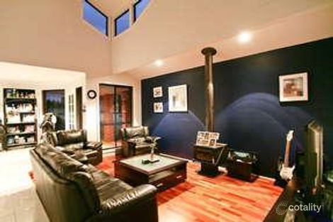 Property photo of 5 Rutherford Way Roxburgh Park VIC 3064