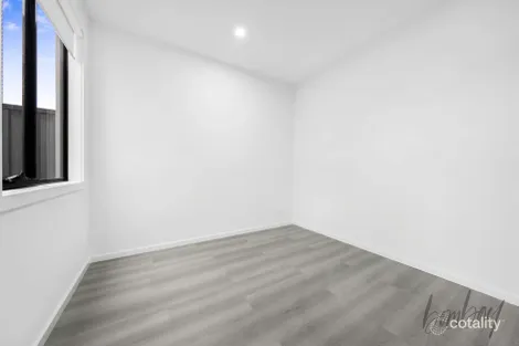 Property photo of 60 Burrawang Loop Mickleham VIC 3064