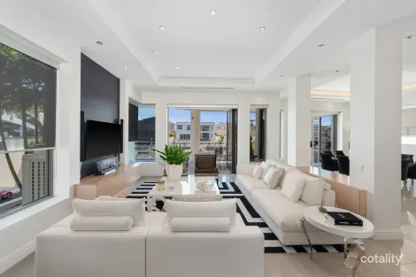 43 Knightsbridge Pde E, Paradise Point, QLD 4216