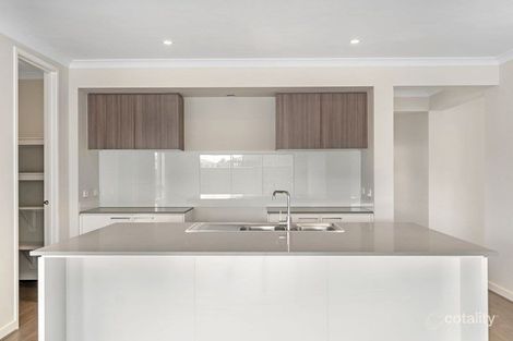 Property photo of 45 Kangaroo Road Craigieburn VIC 3064