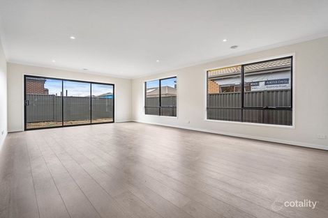 Property photo of 45 Kangaroo Road Craigieburn VIC 3064