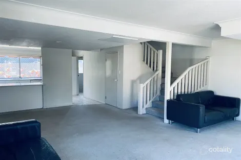 Property photo of 2/10 Lawrence Close Robertson QLD 4109