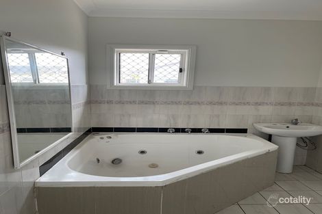 Property photo of 13 Haylen Place Edensor Park NSW 2176
