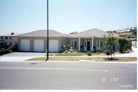 Property photo of 10 Silverleaves Boulevard Berwick VIC 3806