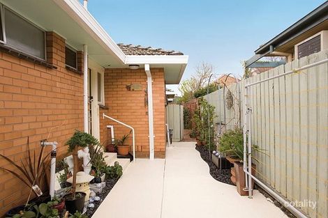 Property photo of 2/22 Ardmillan Road Moonee Ponds VIC 3039
