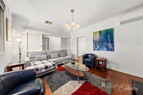 Property photo of 11 Ardwell Court St Albans VIC 3021
