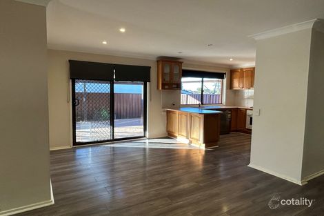 Property photo of 40 Donalbain Circuit Rosemeadow NSW 2560