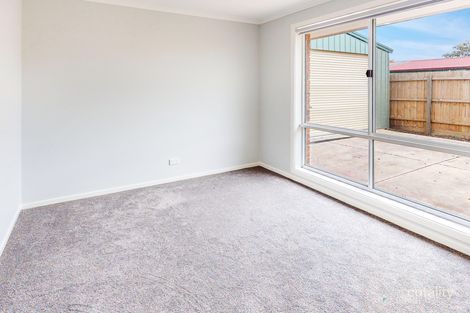 Property photo of 3 Jindalee Gardens Cranbourne West VIC 3977
