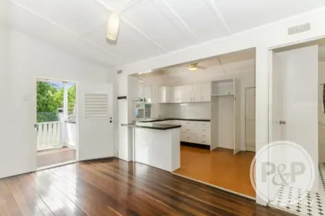 Property photo of 30 Surrey Street Hyde Park QLD 4812