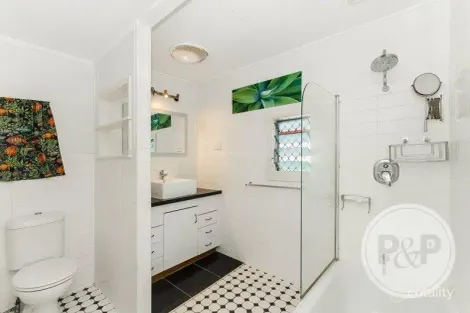 Property photo of 30 Surrey Street Hyde Park QLD 4812