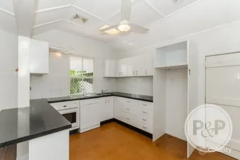 Property photo of 30 Surrey Street Hyde Park QLD 4812