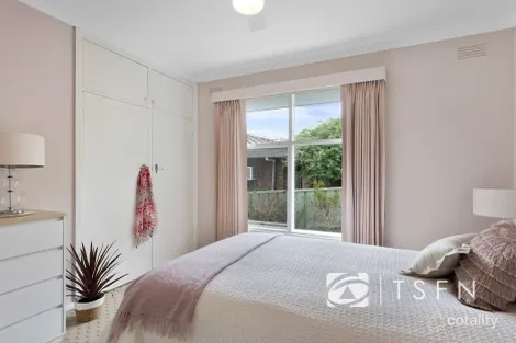 Property photo of 26 Hewitt Avenue Kennington VIC 3550