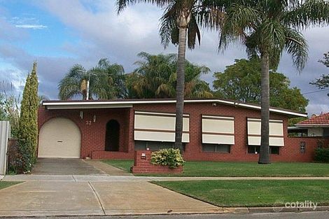 33 Bungaree Rd, Wilson, WA 6107