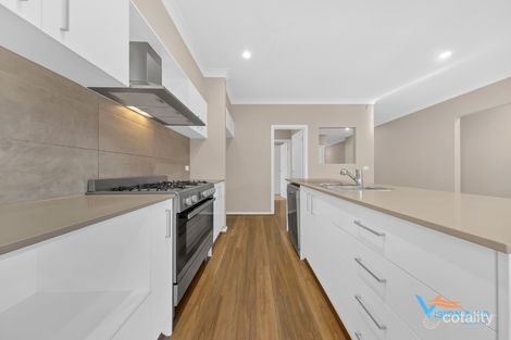 Property photo of 20 Aldergrove Parade Mickleham VIC 3064