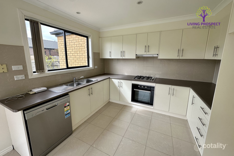 Property photo of 10 Stable Drive Truganina VIC 3029