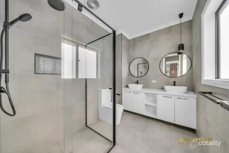 Property photo of 18 Communal Road Wyndham Vale VIC 3024