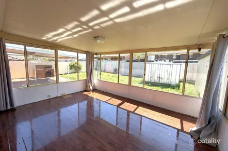 Property photo of 16 Patterson Place Kelso NSW 2795