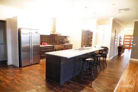 Property photo of 37 Red Gum Circuit Pakenham VIC 3810