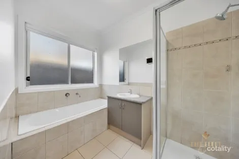 Property photo of 5 Lindrum Outlook Tarneit VIC 3029