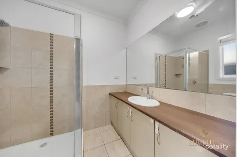 Property photo of 5 Lindrum Outlook Tarneit VIC 3029