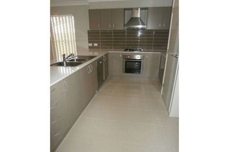 5 Vincent St, Bellbird Park, QLD 4300