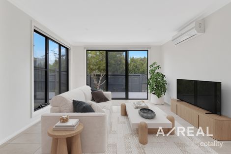 Property photo of 25 Billy Buttons Drive Narre Warren VIC 3805