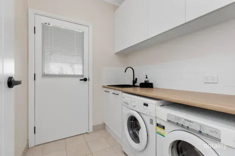 Property photo of 1 Cuttle Court Junee NSW 2663