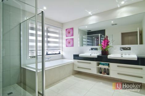 Property photo of 27 Juneberry Drive Keysborough VIC 3173