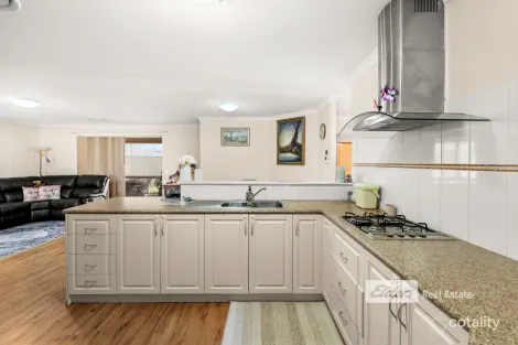 Property photo of 14 Westwind Crescent Harvey WA 6220