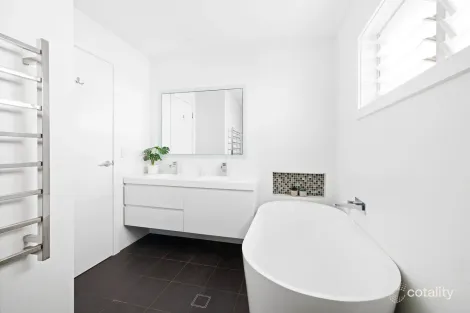 Property photo of 64 Albert Street Freshwater NSW 2096