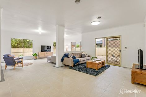 Property photo of 16 The Avenue Caroline Springs VIC 3023