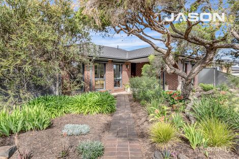 Property photo of 1 Bradford Close Gladstone Park VIC 3043