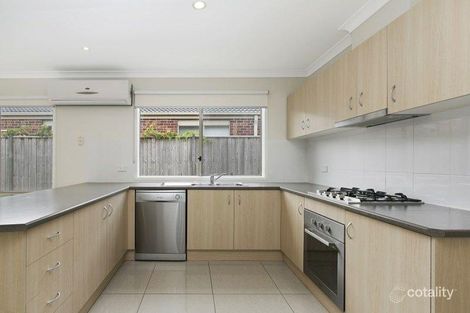 Property photo of 31 Evesham Street Cranbourne North VIC 3977