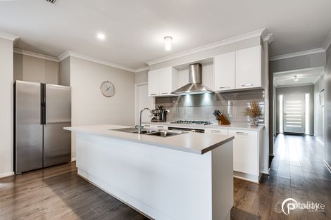 Property photo of 17 Wheelwright Street Clyde North VIC 3978