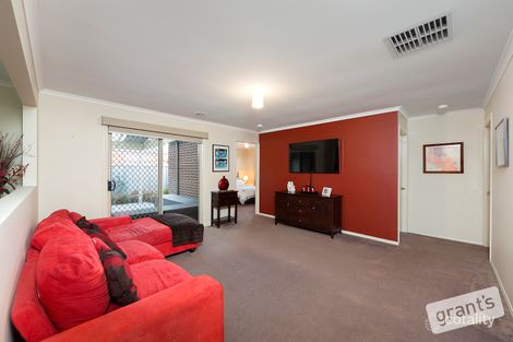 Property photo of 31 Wild Scotchman Way Cranbourne East VIC 3977
